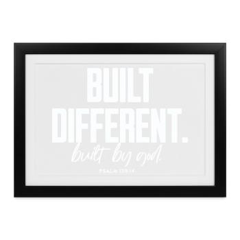 Built Different Built By God Psalm 139:14 - Gerahmtes Poster (37 × 27 cm) - Schwarz - Vorne