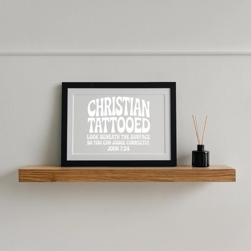 Christlich tätowierter Blick unter die Oberfläche Gerahmtes Poster (37 × 27 cm)
