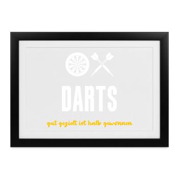 Darts Dartscheibe Pfeile Gut gezielt - Gerahmtes Poster (37 × 27 cm) - Schwarz - Vorne