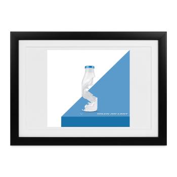 Milch am Limit – Lustiger Flaschenmoment - Gerahmtes Poster (37 × 27 cm) - Schwarz - Vorne