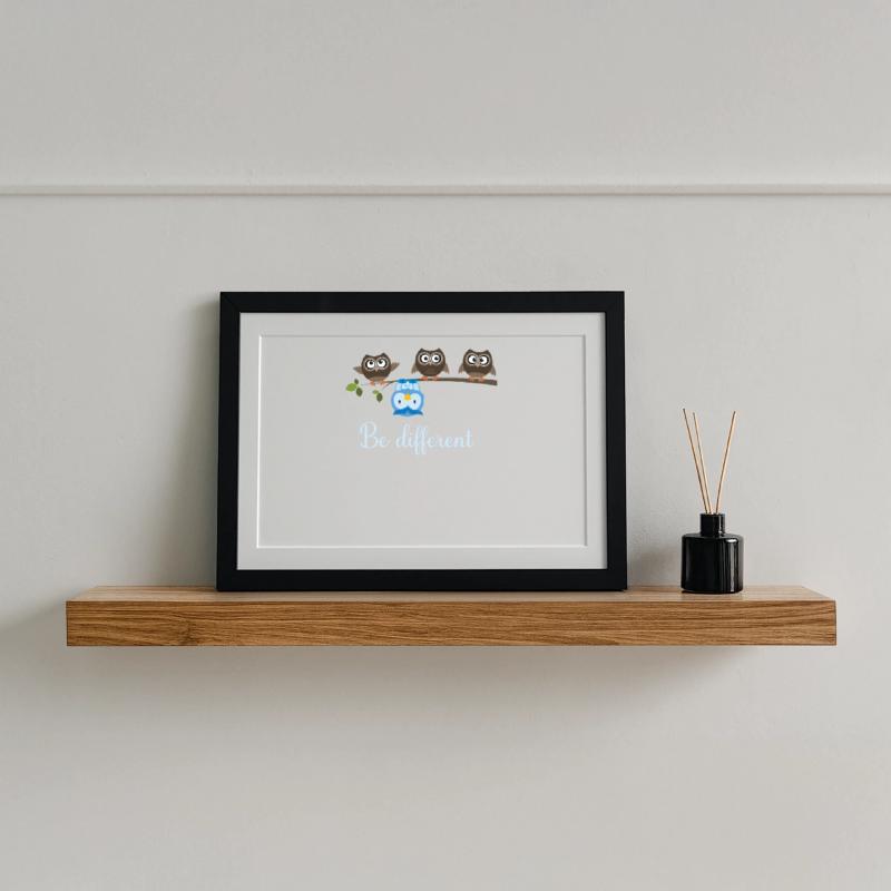 Be Different Eule Gerahmtes Poster (37 × 27 cm)