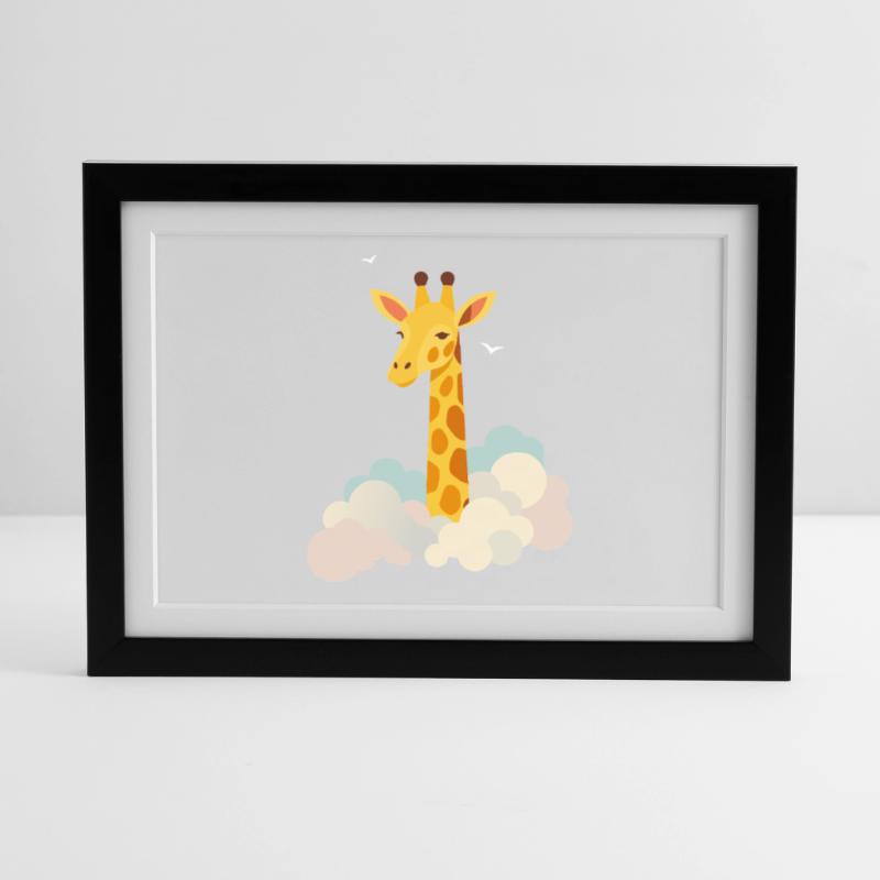 Sanfte Giraffe über den Wolken – Traumhaftes Motiv Gerahmtes Poster (37 × 27 cm)