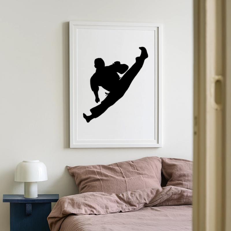Jumpkick Geri Kick Karate oder Teakwondo Gerahmtes Poster (49 × 69 cm)
