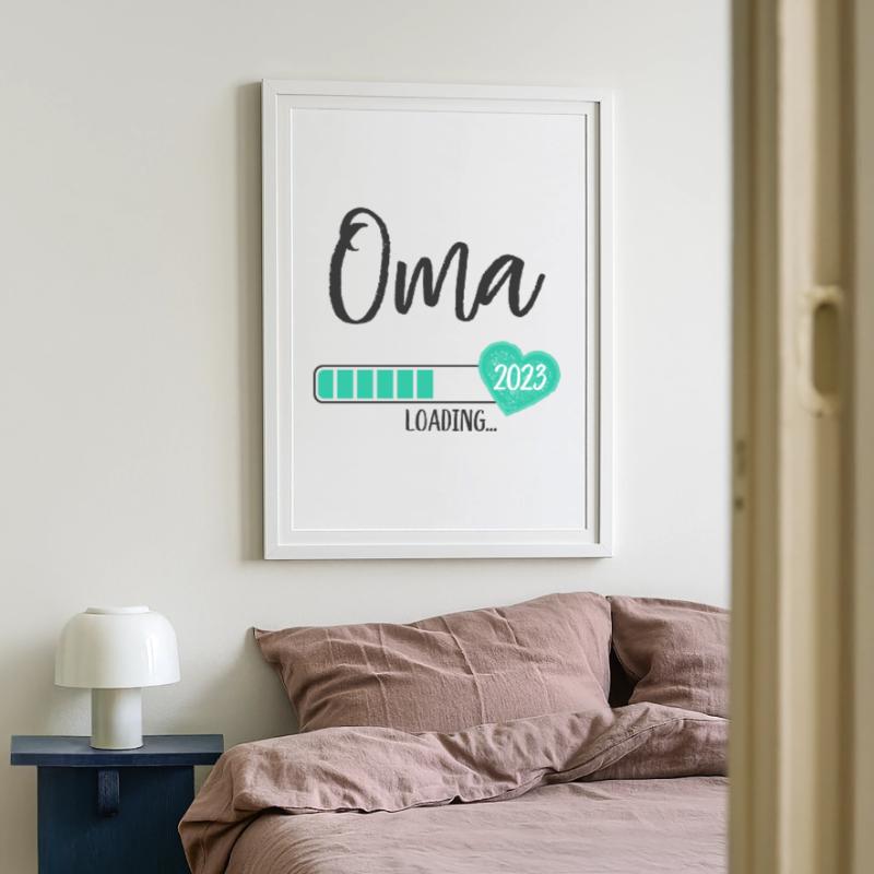 Oma Loading 2023 Herz Junge Werdende Großmutter Gerahmtes Poster (49 × 69 cm)