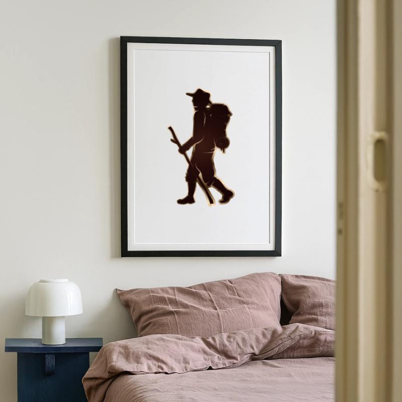 Pilger oder Wanderer mit Wanderstab & Rucksack Gerahmtes Poster (49 × 69 cm)