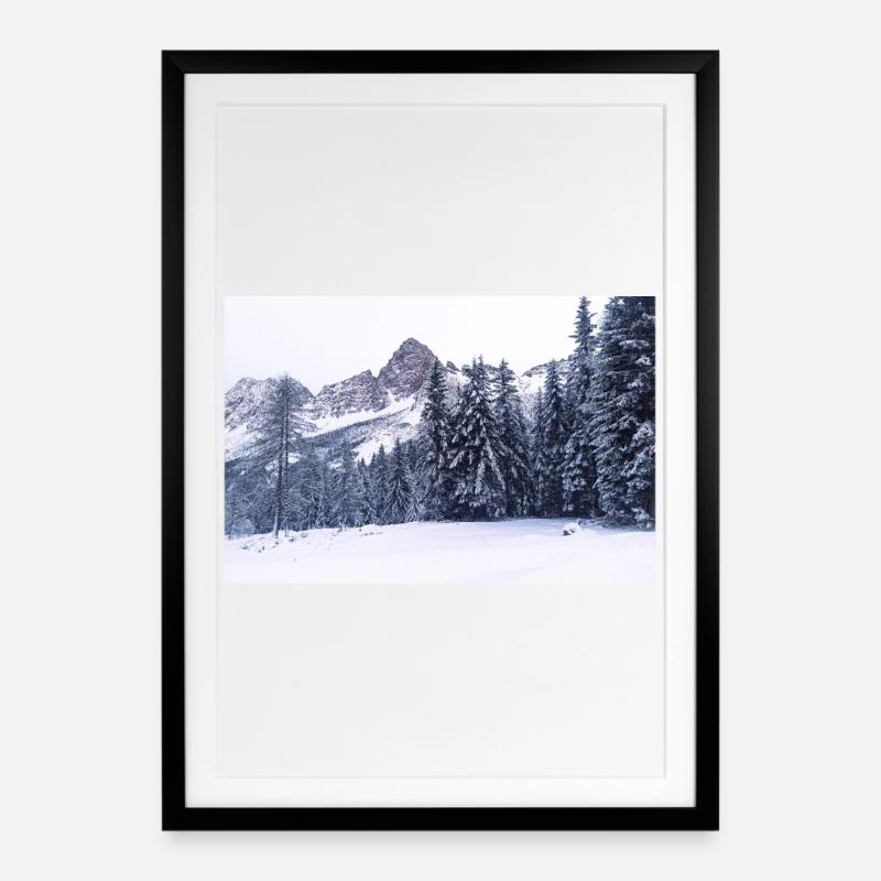 Vinterpanorama af Belluno Dolomitterne - Indrammet plakat (49 × 69 cm) - sort