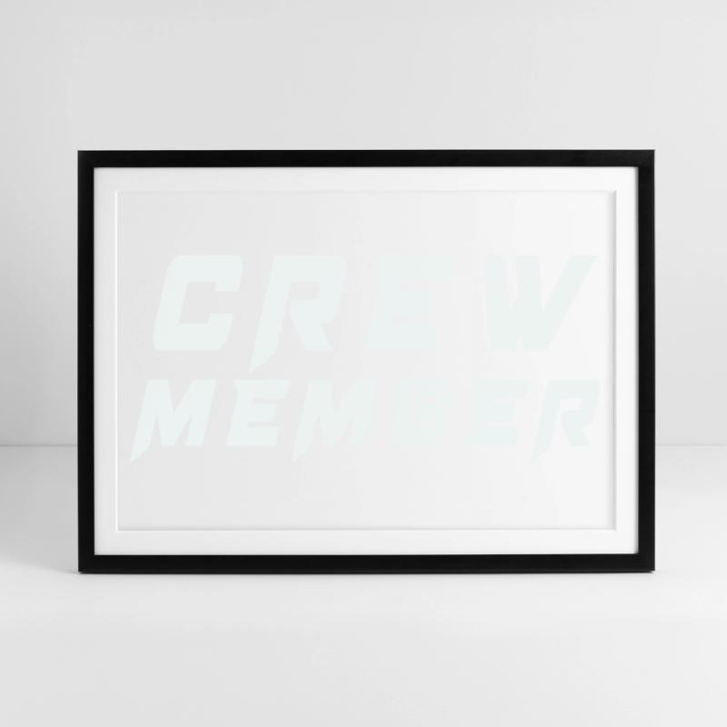 Crew Member Patch Tee Gerahmtes Poster (69 × 49 cm)