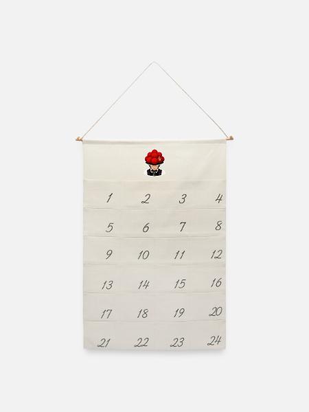 Bayrisches Girl mit Bollenhut . 3 - Leinen Adventskalender  - Naturweiß