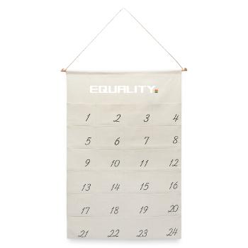 equality point rainbow black shirt - Leinen Adventskalender  - Naturweiß - Vorne