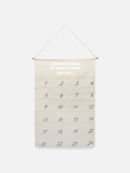 Marcus-Aurelius-Zitat: Nicht zu Schaden - Leinen Adventskalender - Naturweiß