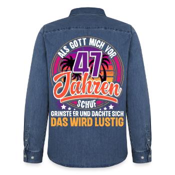 47. Geburtstag Als Gott Mich Schuf Vor - Männer Jeanshemd Organic von Stanley/Stella - verwaschenes Mittelblau  - Hinten - AI Model Male 185 light (185cm)