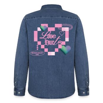 L’amour fait mal - Chemise en denim homme bio Stanley/Stella - bleu moyen délavé  - Dos - AI Model Male 185 light (185cm)