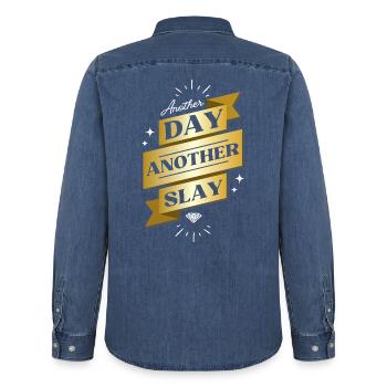 Another Day Another Slay – Glam Statement - Männer Jeanshemd Organic von Stanley/Stella - verwaschenes Mittelblau  - Hinten - AI Model Male 185 light (185cm)