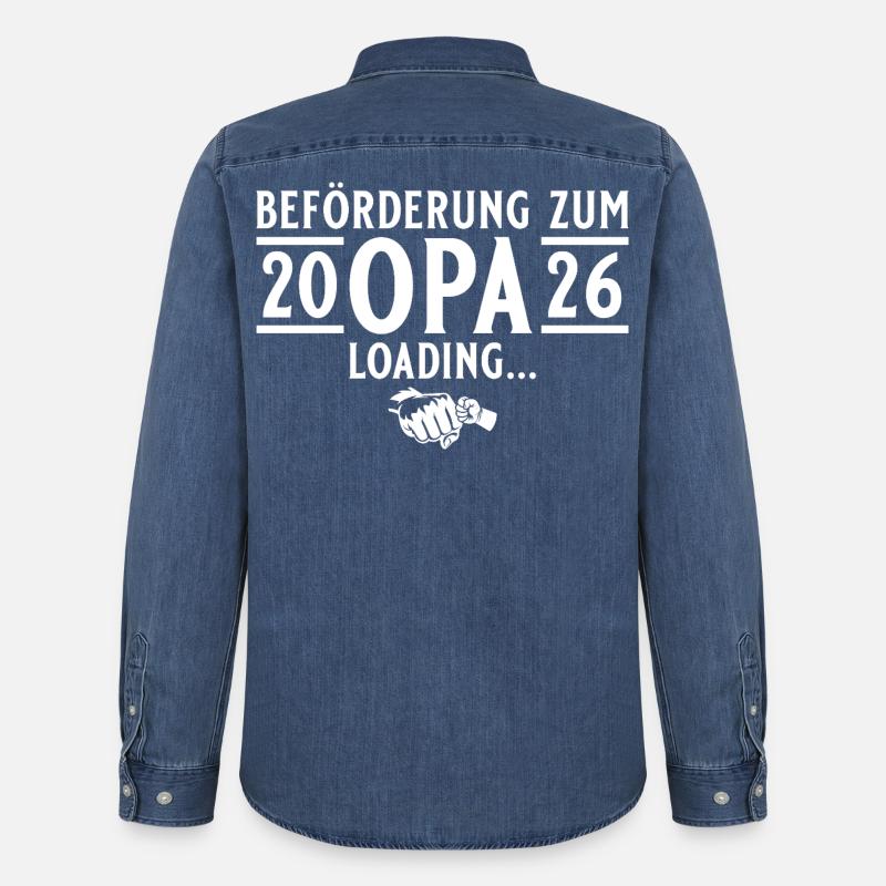 Opa 2026 loading - Werdender Großvater - Männer Jeanshemd Organic von Stanley/Stella - verwaschenes Mittelblau