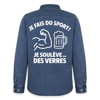 Je fais du sport je soulève des verres humour  - Chemise en denim homme bio Stanley/Stella - bleu moyen délavé  - Dos - AI Model Male 185 light (185cm)