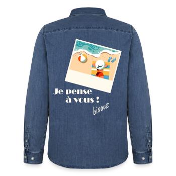 Je pense à vous sur la plage - Chemise en denim homme bio Stanley/Stella - bleu moyen délavé  - Dos - AI Model Male 185 light (185cm)