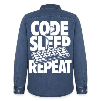Code Sleep Repeat – Keyboard Coder Humor - Männer Jeanshemd Organic von Stanley/Stella - verwaschenes Mittelblau  - Hinten - AI Model Male 185 light (185cm)
