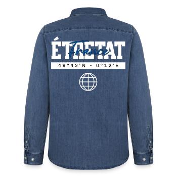 Étretat Frankreich Koordinaten Reise Souvenir - Männer Jeanshemd Organic von Stanley/Stella - verwaschenes Mittelblau  - Hinten - AI Model Male 185 light (185cm)