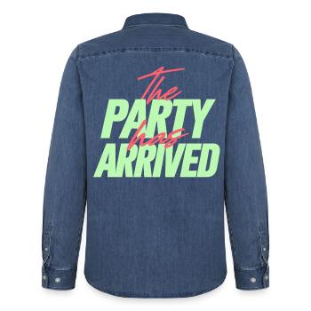 Die Party Ist Angekommen Neon - Männer Jeanshemd Organic von Stanley/Stella - verwaschenes Mittelblau  - Hinten - AI Model Male 185 light (185cm)
