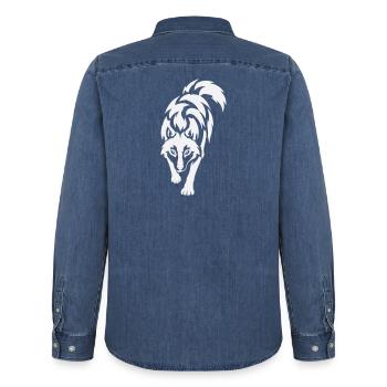Wolfs Silhouette im Kontrast - Männer Jeanshemd Organic von Stanley/Stella - verwaschenes Mittelblau  - Hinten - AI Model Male 185 light (185cm)