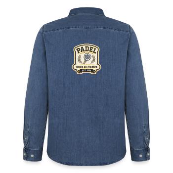 Padel Shirt Teurer Als Therapie | Padel Geschenk - Männer Jeanshemd Organic von Stanley/Stella - verwaschenes Mittelblau  - Hinten - AI Model Male 185 light (185cm)