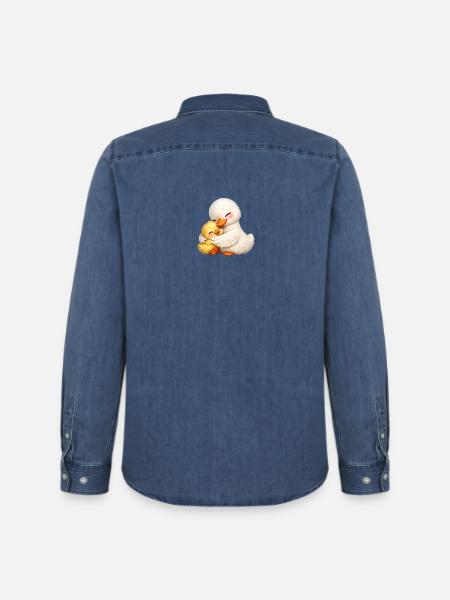 Mutter-Ente kuschelt mit ihrem Baby - Männer Jeanshemd Organic von Stanley/Stella - verwaschenes Mittelblau