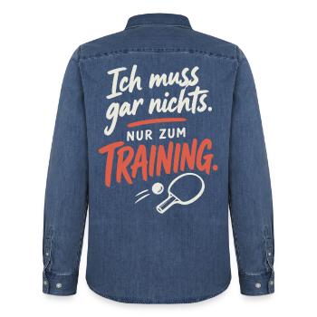 Tischtennis Shirt – Ich muss nur zum Training - Männer Jeanshemd Organic von Stanley/Stella - verwaschenes Mittelblau  - Hinten - AI Model Male 185 light (185cm)