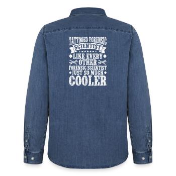 Forensic Analyst Just So Much Cooler Squad Crime - Männer Jeanshemd Organic von Stanley/Stella - verwaschenes Mittelblau  - Hinten - AI Model Male 185 light (185cm)