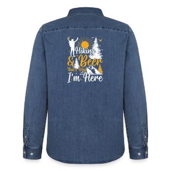 Randonnée et bière, c’est pour ça que je suis là - Randonnée drôle - Chemise en denim homme bio Stanley/Stella - bleu moyen délavé  - Dos - AI Model Male 185 light (185cm)