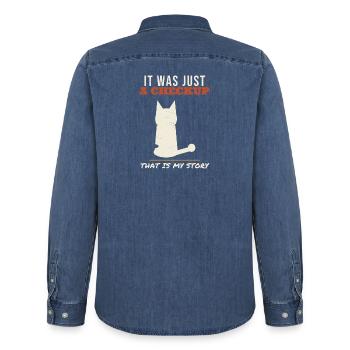 Katze: Es war nur eine Vorsorgeuntersuchung – lust - Männer Jeanshemd Organic von Stanley/Stella - verwaschenes Mittelblau  - Hinten - AI Model Male 185 light (185cm)