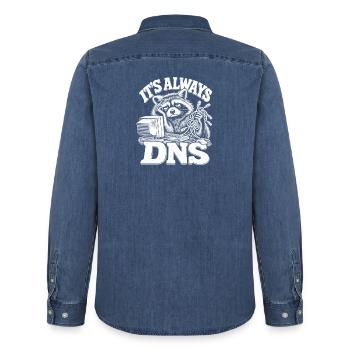 Es ist immer DNS Cat - Männer Jeanshemd Organic von Stanley/Stella - verwaschenes Mittelblau  - Hinten - AI Model Male 185 light (185cm)