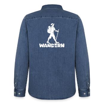 Randonnée Randonneur Plein air Nature Montagnes Icône Logo - Chemise en denim homme bio Stanley/Stella - bleu moyen délavé  - Dos - AI Model Male 185 light (185cm)