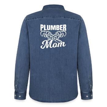 Klempner Mama - Männer Jeanshemd Organic von Stanley/Stella - verwaschenes Mittelblau  - Hinten - AI Model Male 185 light (185cm)