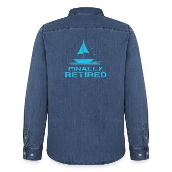 Endlich Ruhestand Segelboot Rente Pension - Männer Jeanshemd Organic von Stanley/Stella - verwaschenes Mittelblau  - Hinten - AI Model Male 185 light (185cm)