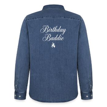 Geburtstags Baddie - Männer Jeanshemd Organic von Stanley/Stella - verwaschenes Mittelblau  - Hinten - AI Model Male 185 light (185cm)