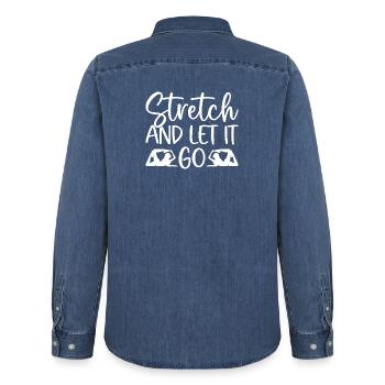 Pilates Enthusiasts Stretch & Let It Go Pilates - Männer Jeanshemd Organic von Stanley/Stella - verwaschenes Mittelblau  - Hinten - AI Model Male 185 light (185cm)