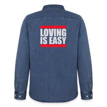 Loving Is Easy Inspirierend Romantisch Spruch Logo - Männer Jeanshemd Organic von Stanley/Stella - verwaschenes Mittelblau  - Hinten - AI Model Male 185 light (185cm)
