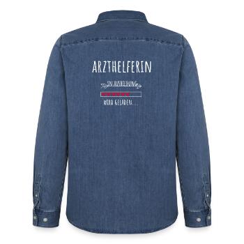 Arzthelferin Ausbildung Beruf Geschenk - Männer Jeanshemd Organic von Stanley/Stella - verwaschenes Mittelblau  - Hinten - AI Model Male 185 light (185cm)