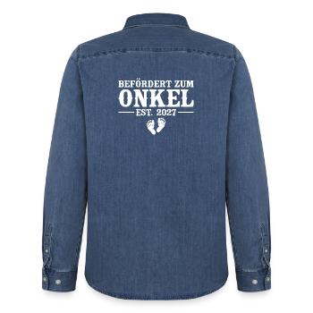 Befördert zum Onkel 2027 – Baby Ankündigung - Männer Jeanshemd Organic von Stanley/Stella - verwaschenes Mittelblau  - Hinten - AI Model Male 185 light (185cm)