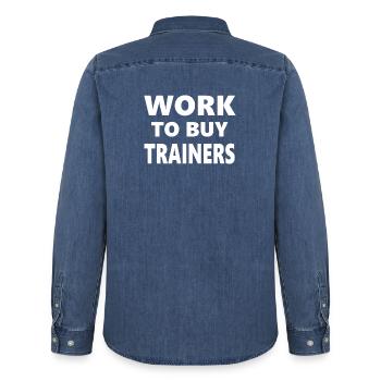 Cours de boisson : Travailler pour acheter des baskets - Chemise en denim homme bio Stanley/Stella - bleu moyen délavé  - Dos - AI Model Male 185 light (185cm)