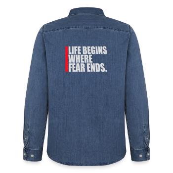 Life Begins Where Fear Ends Motivierend Zitat Logo - Männer Jeanshemd Organic von Stanley/Stella - verwaschenes Mittelblau  - Hinten - AI Model Male 185 light (185cm)