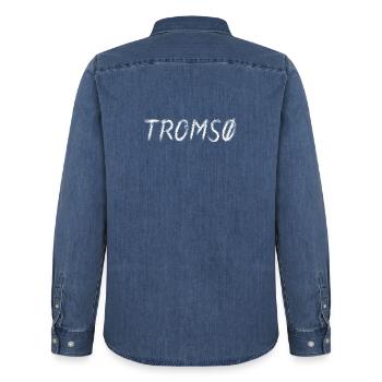Tromsø Typographie Brush Nordique - Chemise en denim homme bio Stanley/Stella - bleu moyen délavé  - Dos - AI Model Male 185 light (185cm)