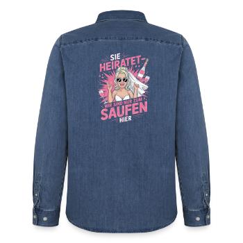 Funny German Hen Party Sie Heiratet Design - Männer Jeanshemd Organic von Stanley/Stella - verwaschenes Mittelblau  - Hinten - AI Model Male 185 light (185cm)