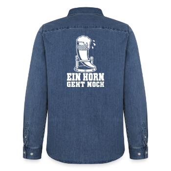 Ein Horn Geht Noch – Trinkhorn Mittelalter Spruch - Männer Jeanshemd Organic von Stanley/Stella - verwaschenes Mittelblau  - Hinten - AI Model Male 185 light (185cm)