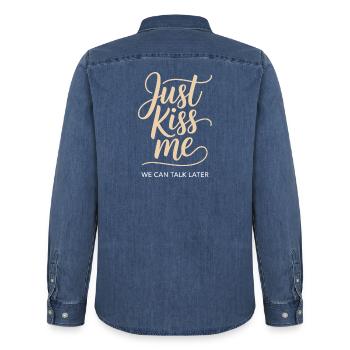 Just Kiss Me Talk Later Küss Mich JGA Single Party - Men’s Organic Denim Shirt by Stanley/Stella - mid washy  - Back - AI Model Male 185 light (185cm)