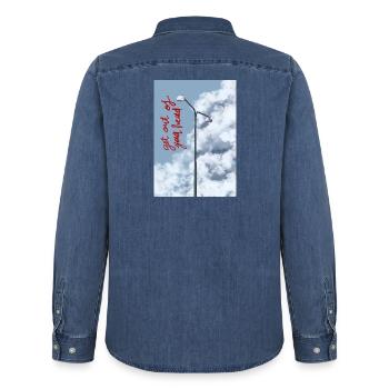 Wolken und Straßenlaterne am Himmel - Männer Jeanshemd Organic von Stanley/Stella - verwaschenes Mittelblau  - Hinten - AI Model Male 185 light (185cm)