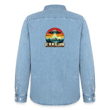 UFO Sunset Retro Tee - Männer Jeanshemd Organic von Stanley/Stella - verwaschenes Hellblau - Hinten - AI Model Male 185 light (185cm)