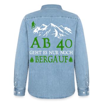 Wanderer 40 Geburtstag Geht es Bergauf - Männer Jeanshemd Organic von Stanley/Stella - verwaschenes Hellblau - Hinten - AI Model Male 185 light (185cm)