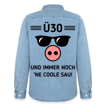 Ü30 Und Immer Noch ’Ne Coole Sau! Cool Geburtstag - Männer Jeanshemd Organic von Stanley/Stella - verwaschenes Hellblau - Hinten - AI Model Male 185 light (185cm)