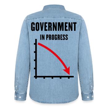 Government In Progress (Regierung Politik / POS2C) - Männer Jeanshemd Organic von Stanley/Stella - verwaschenes Hellblau - Hinten - AI Model Male 185 light (185cm)